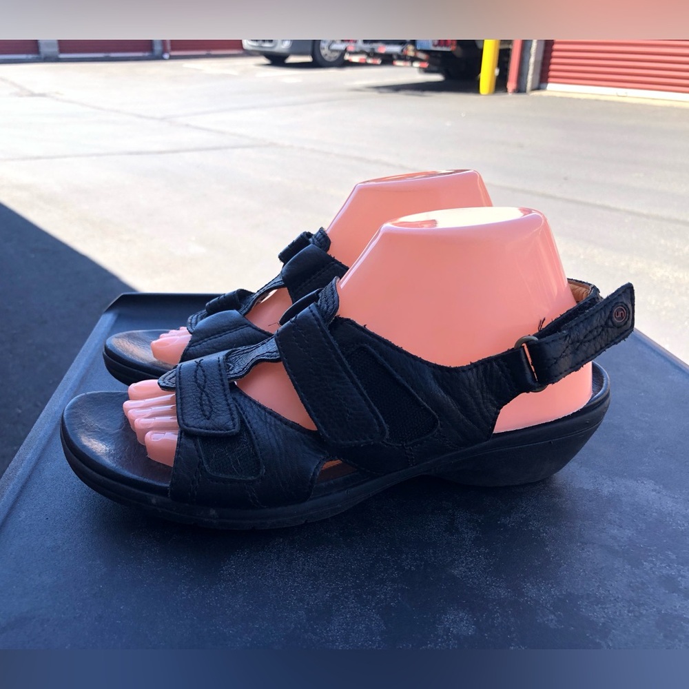 Clarks Unstructure Black Leather Sport Sandals